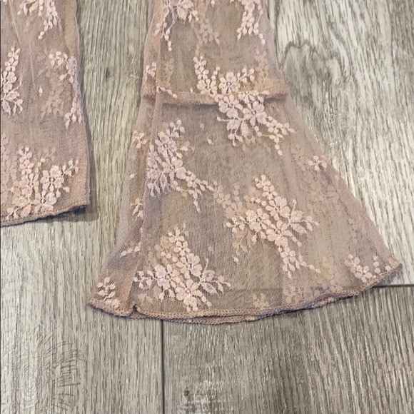 Sheer Floral Lace Long Bell Sleeve Top Size Medium Y2K Peach Pink - Picture 3 of 4